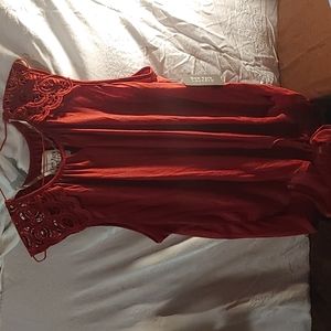 Ladies sleeveless maroon shirt